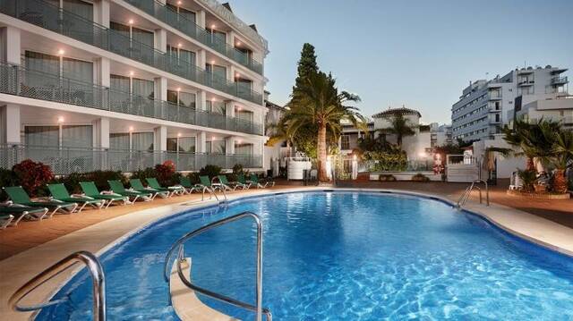 Zwembad van hotel Villa Flamenca in Nerja