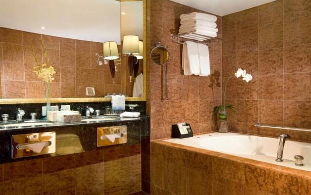 Badkamer van resort The Westin Nusa Dua in Bali