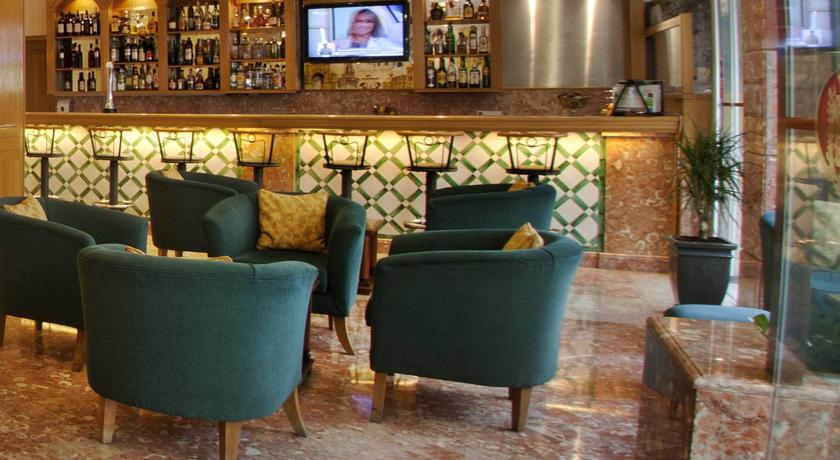 Bar van Hotel Turim Lisboa in Lissabon