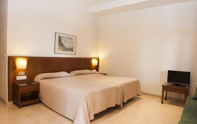 Slaapkamer van hotel Lloyds Beach Club in Alicante