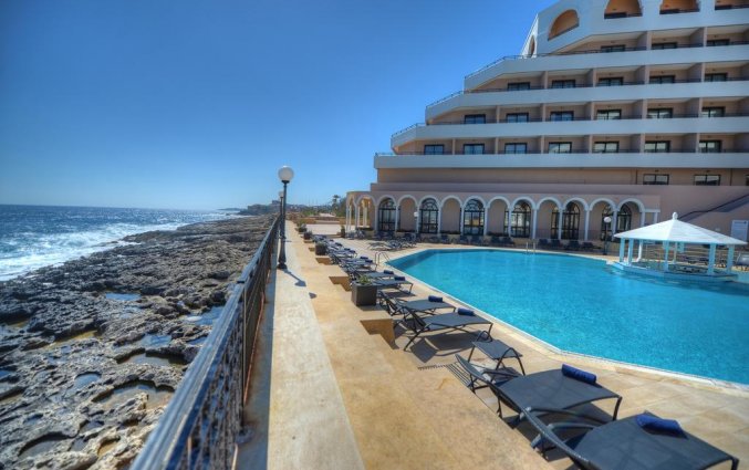 Zwembad van Resort Radisson Blu in Malta St Julians