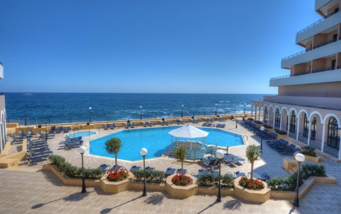 Zwembad van Resort Radisson Blu in Malta St Julians