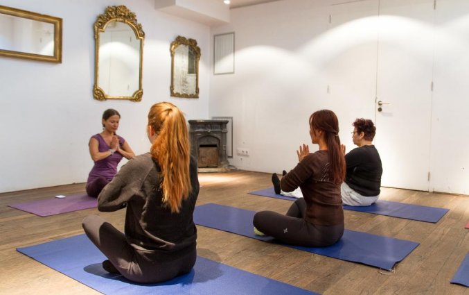 yoga bij hotel Casa Gracia in Barcelona