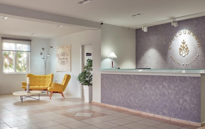 Balie van hotel Koukounaria in Zakynthos