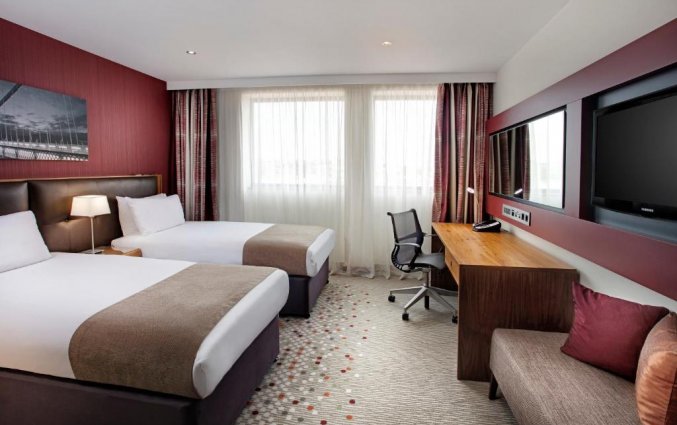 Tweepersoonskamer met twee bedden van hotel Holiday Inn in Bristol