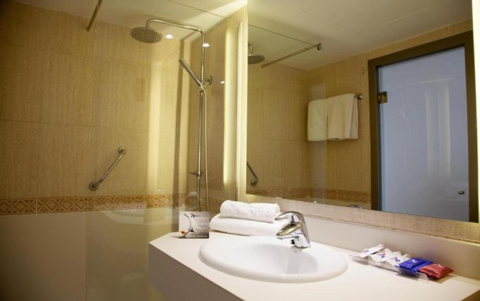 Badkamer van Hotel Tomir Portals Suites op Mallorca