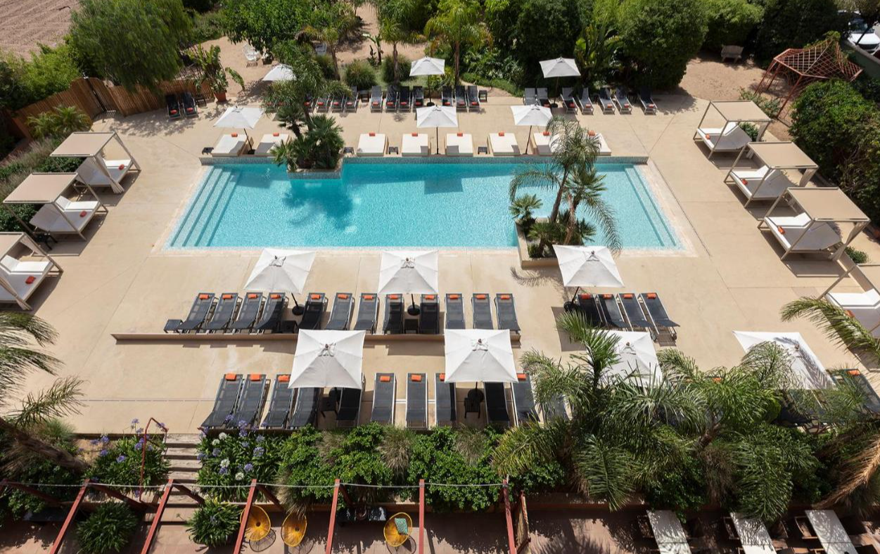 Zonneterras en zwembad van Hotel Luna Club & Spa Costa Brava