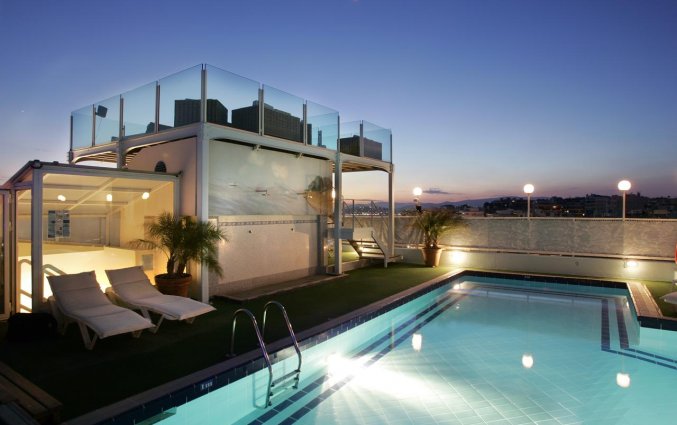 Zwembad en bar van Hotel Poseidon in Athene