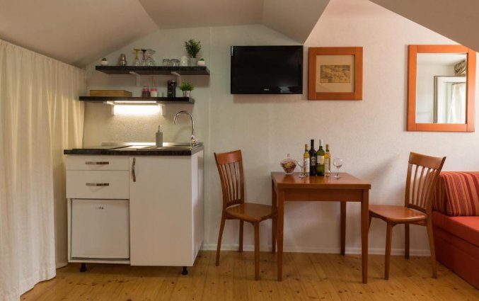 Keuken en eetgedeelte in een studio van appartementen Ivana Old Town Dubrovnik