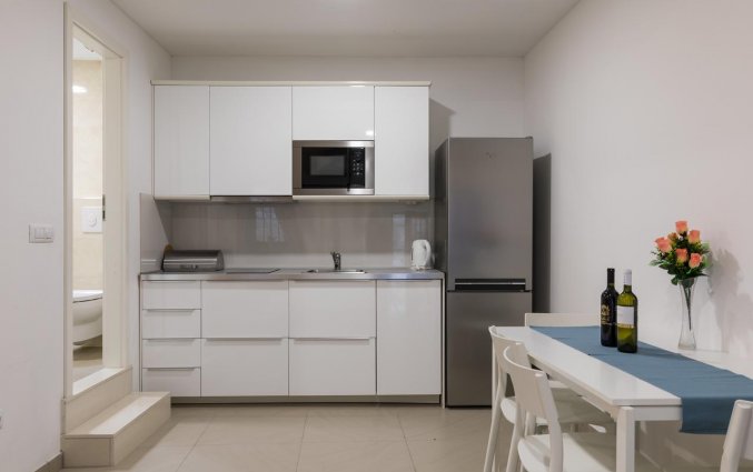 Keuken en eetgedeelte in een studio van appartementen Ivana Old Town Dubrovnik