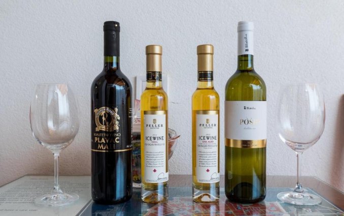 Wijn drinken in een studio van appartementen Ivana Old Town Dubrovnik