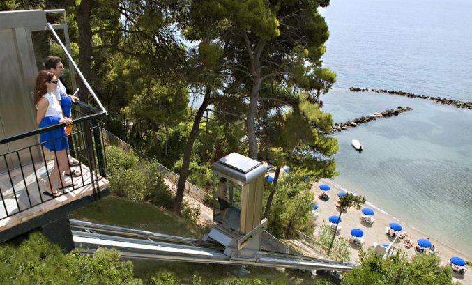 Lift naar strand van hotel Corfu Holiday Palace in Corfu