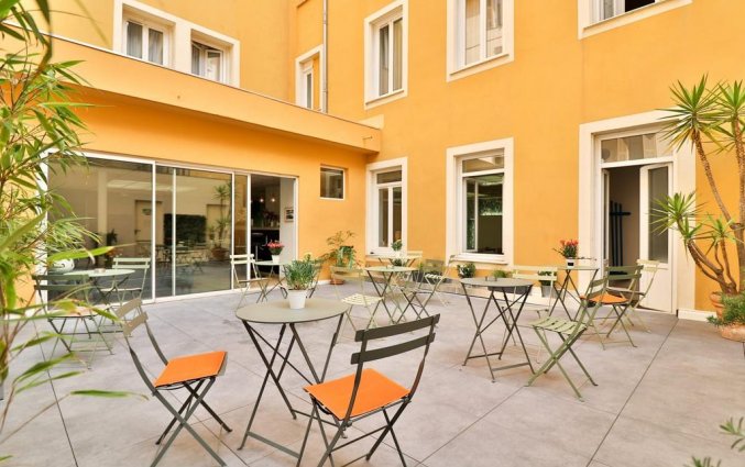 Terras van Hotel le Noailles Nice Gare in Nice