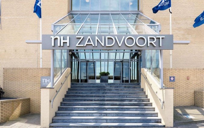 Entree van Hotel NH Zandvoort aan de Nederlandse Kust