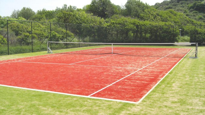 Tennisbaan van Fletcher Zuiderduin Beachhotel aan de Nederlandse Kust