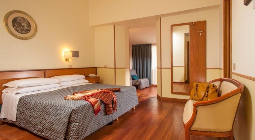 Slaapkamer van hotel Piemonte in Rome