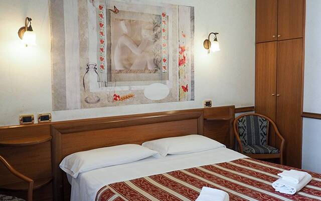 tweepersoonsbed van Hotel Santa Prassede Rome