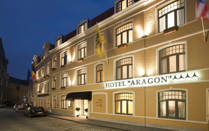 Buitenaanzicht van Hotel Aragon in Brugge