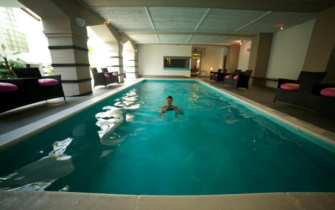 Binnenzwembad van Hotel Floris in Brugge