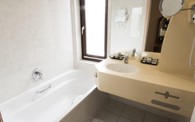 Badkamer van een tweepersoonskamer van Hotel Bero aan de Belgische Kust