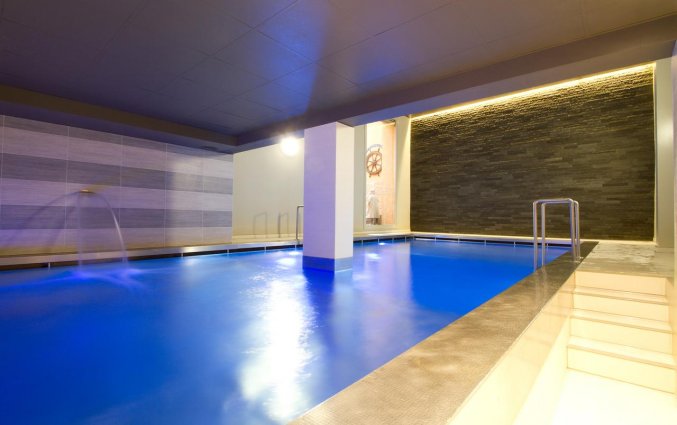 Binnenzwembad van Hotel Bero aan de Belgische Kust