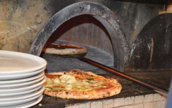 Pizzaoven van Hotel Neapolis in Napels