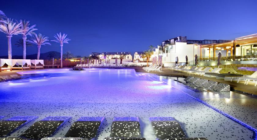 Zwembad van Hotel Hardrock op Ibiza