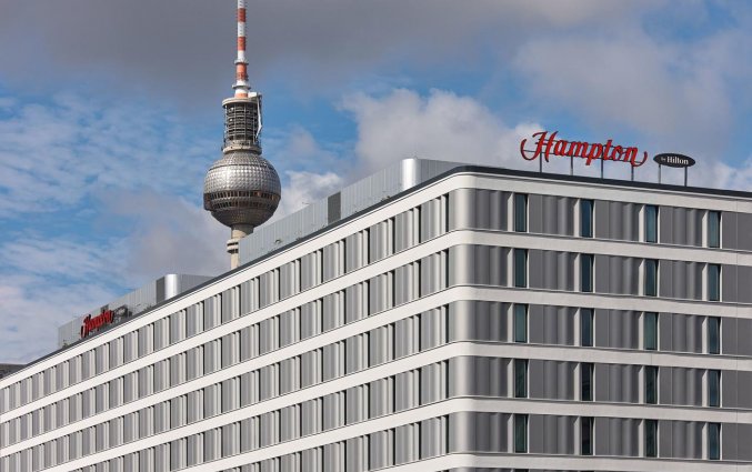 Gebouw van Hotel Hampton Inn Berlin City Centre Alexanderplatz in Berlijn