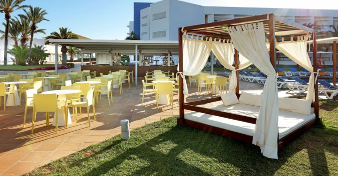 Terras van Resort en Spa Grand Palladium op Ibiza
