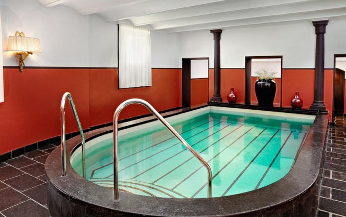 Zwembad van Hotel Des Indes in Den Haag