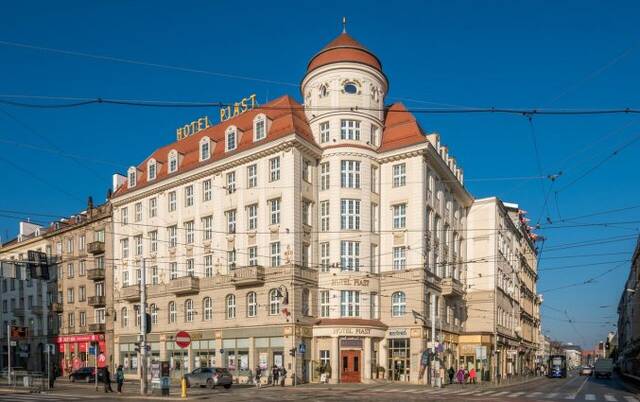 Gebouw van Hotel Piast in Wrocław