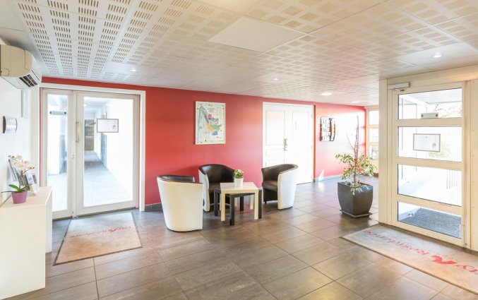 Lounge bij receptie van aparthotel City Résidence Bordeaux Centre in Bordeaux