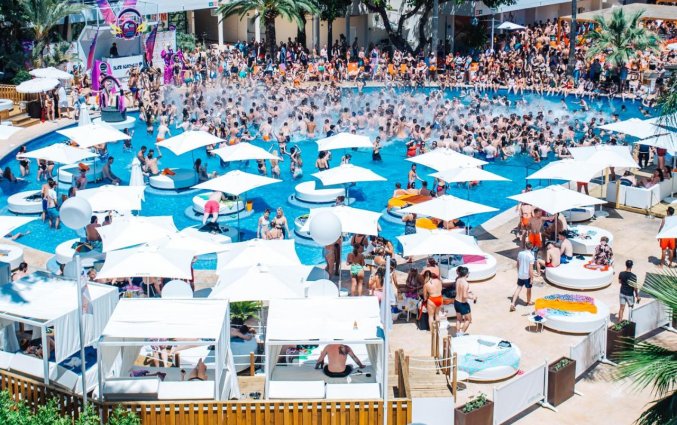 Poolparty bij hotel BH Mallorca