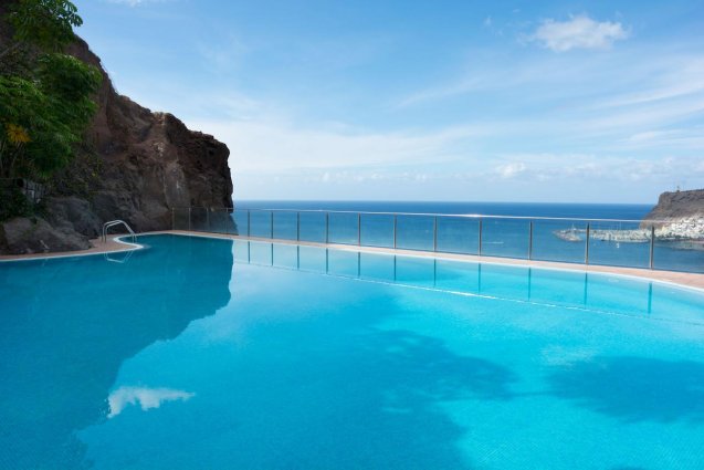 Zwembad met uitzicht van Hotel Mogan Princess & Beach Club op Gran Canaria