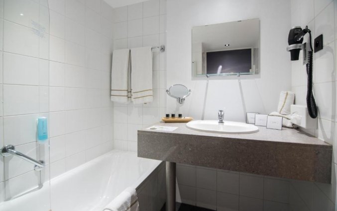Badkamer van een tweepersoonskamer van Hotel Velotel in Brugse Ommeland