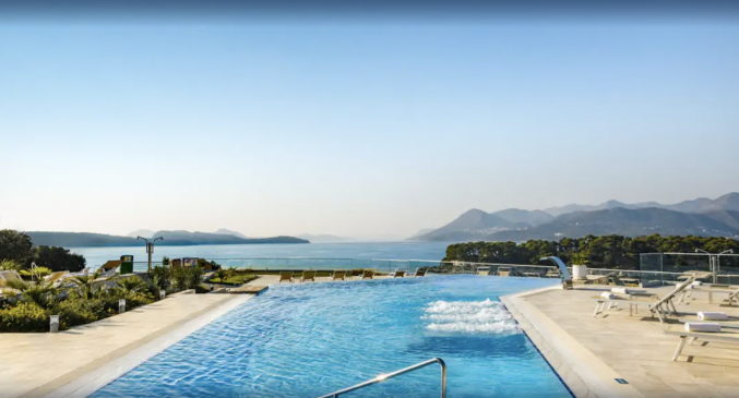 Buitenzwembad van Hotel Valamar Argosy in Dubrovnik