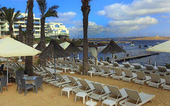 Privestrand van Hotel Labranda Riviera Premium Resort Spa op Malta