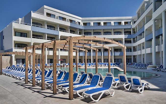 Zwembad van Hotel Labranda Riviera Premium Resort Spa op Malta