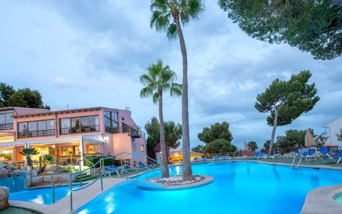 Zwembad van Aparthotel Ona Aucanada op Mallorca