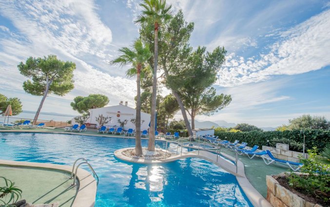 Zwembad van Aparthotel Ona Aucanada op Mallorca