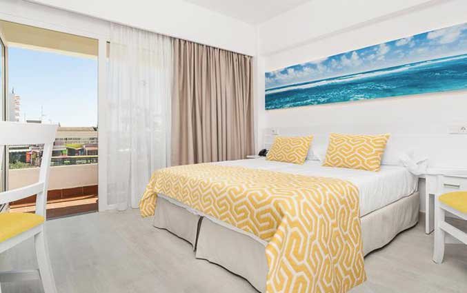 Tweepersoonskamer met tweepersoonsbed van hotel Samoa vakantie Mallorca