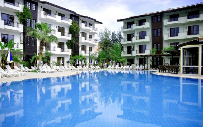 Buitenzwembad van Hotel Lemas Suite in Side