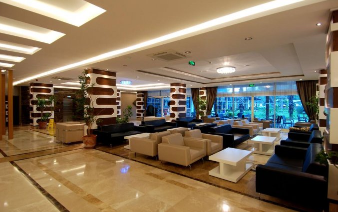 Entree van Hotel Maya World in Side