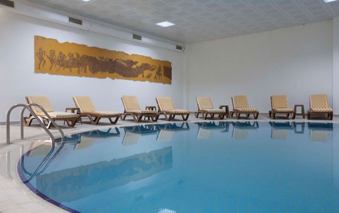 Binnenzwembad van Hotel Febeach in Side