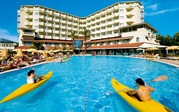 Buitenzwembad van Hotel Febeach in Side