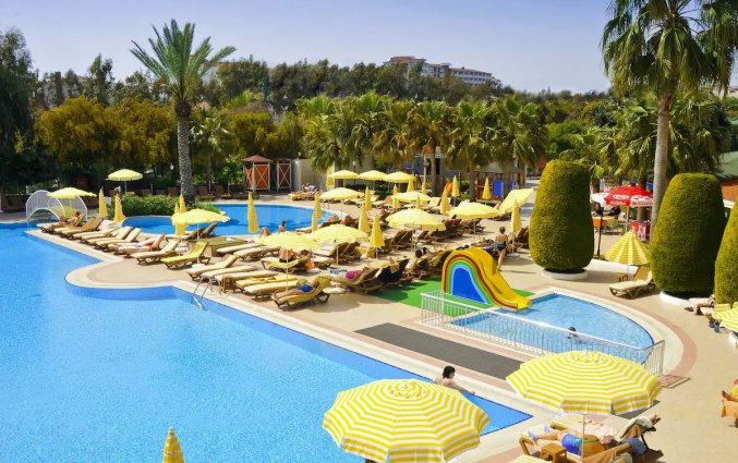 Buitenzwembad van Hotel Febeach in Side