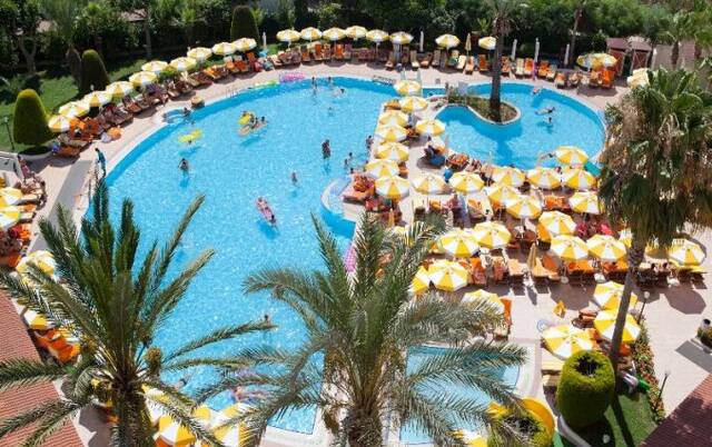 Buitenzwembad van Hotel Febeach in Side