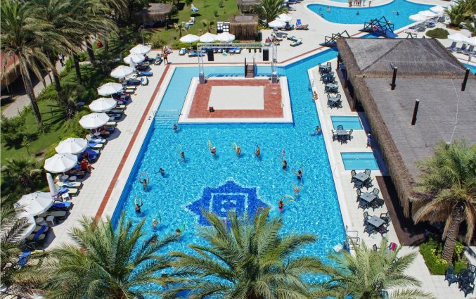 Buitenzwembad van Resort en Aqua Nashira in Side