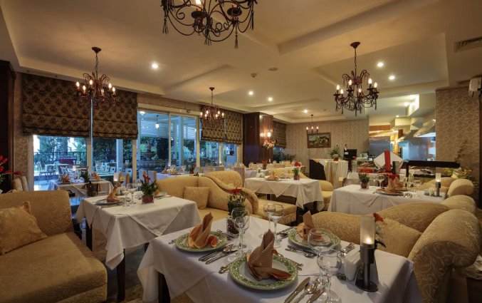 Restaurant van Resort Crystal Admiral Suites en Spa in Side