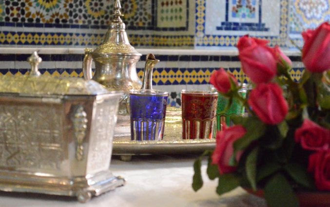 Tafel met thee bij Hotel Diwane Marrakech